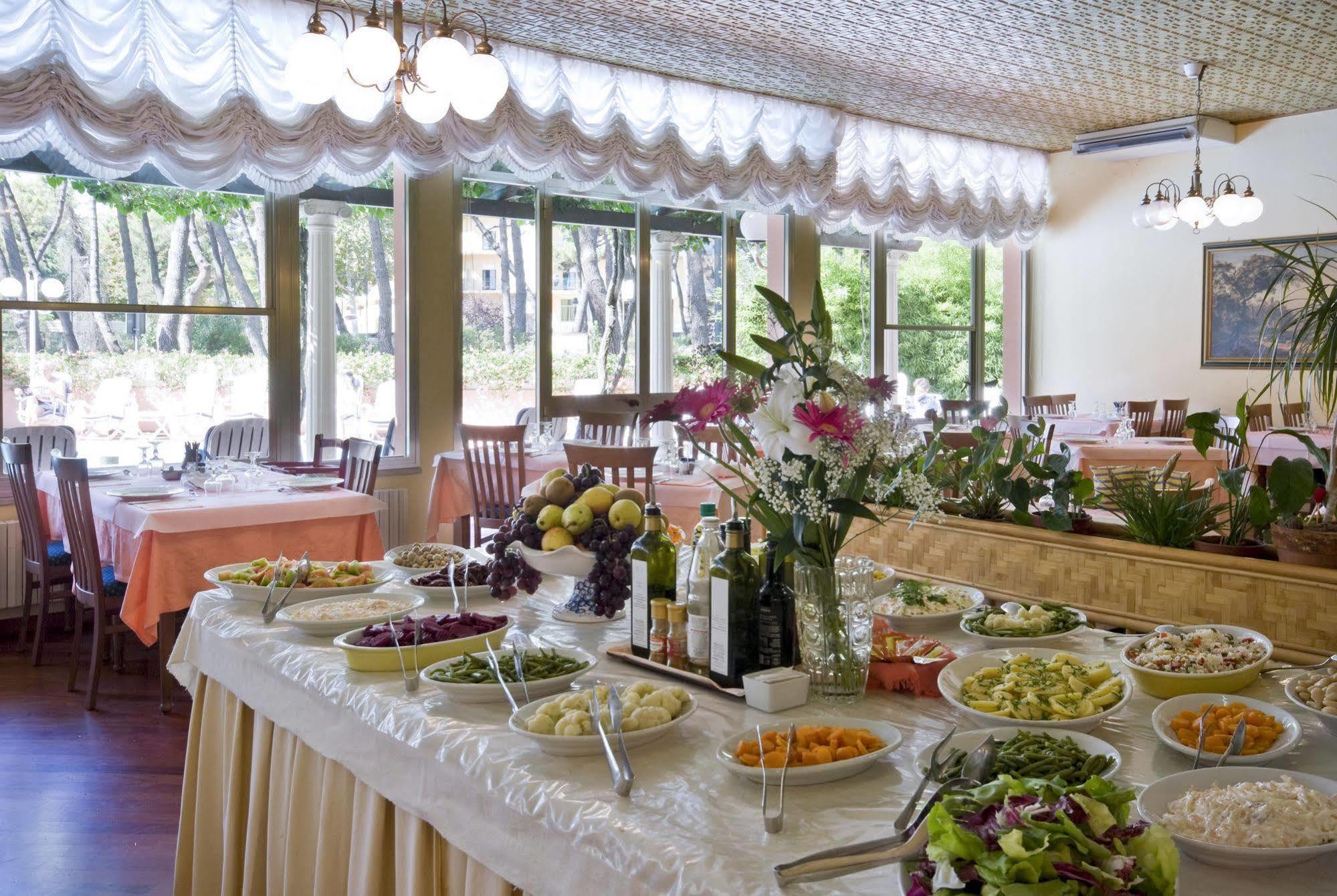 Hotel Meeting เชเซนาติโก ภายนอก รูปภาพ